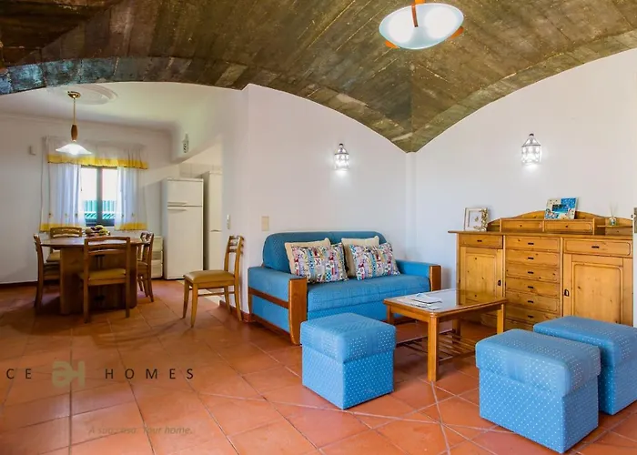 Greice Homes-650 Meters From The Beach, 4 Bedrooms Villa For Holidays In Vilamoura-Quarteira