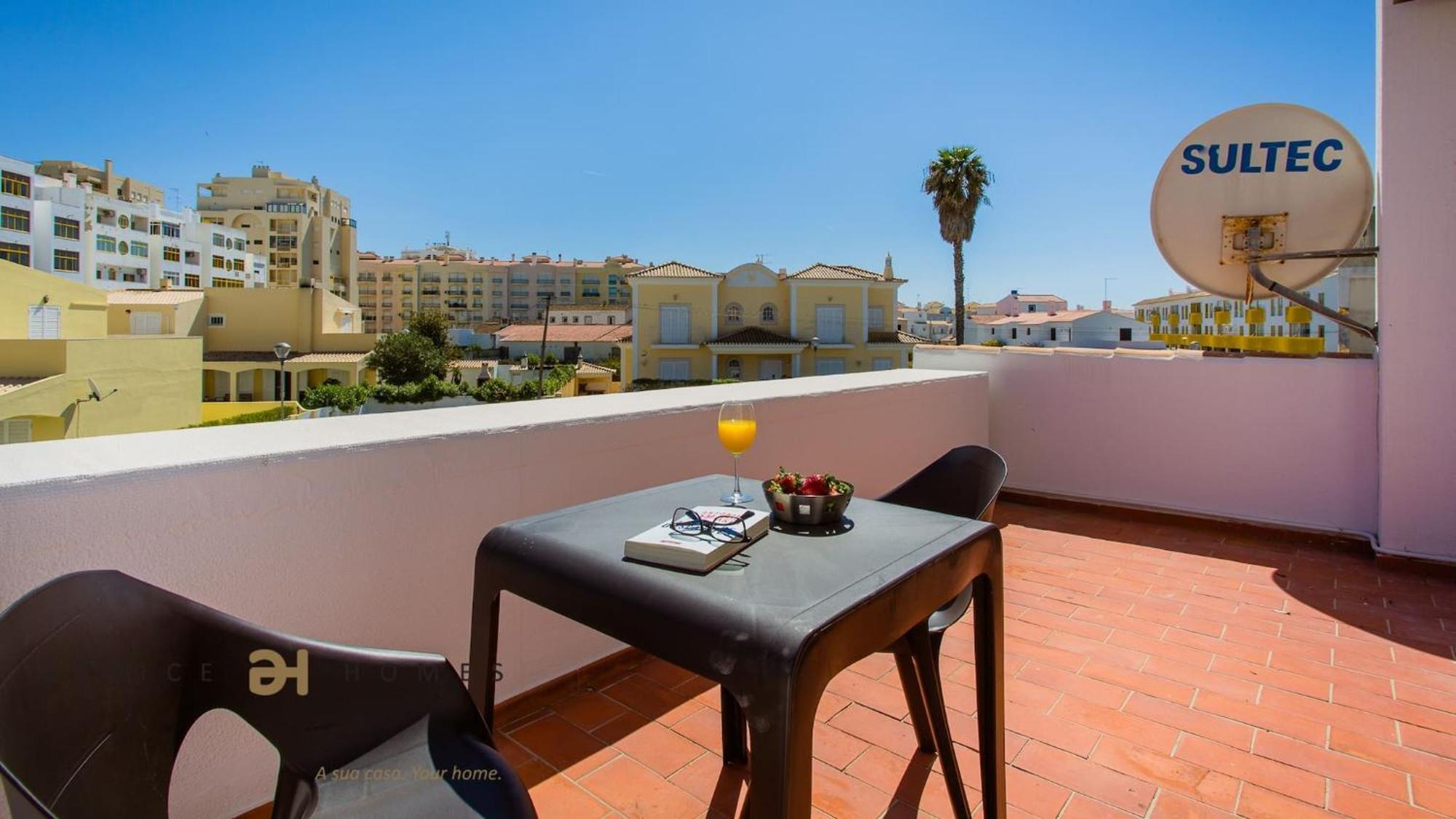 Greice Homes-650 Meters From The Beach, 4 Bedrooms For Holidays In Vilamoura-quarteira