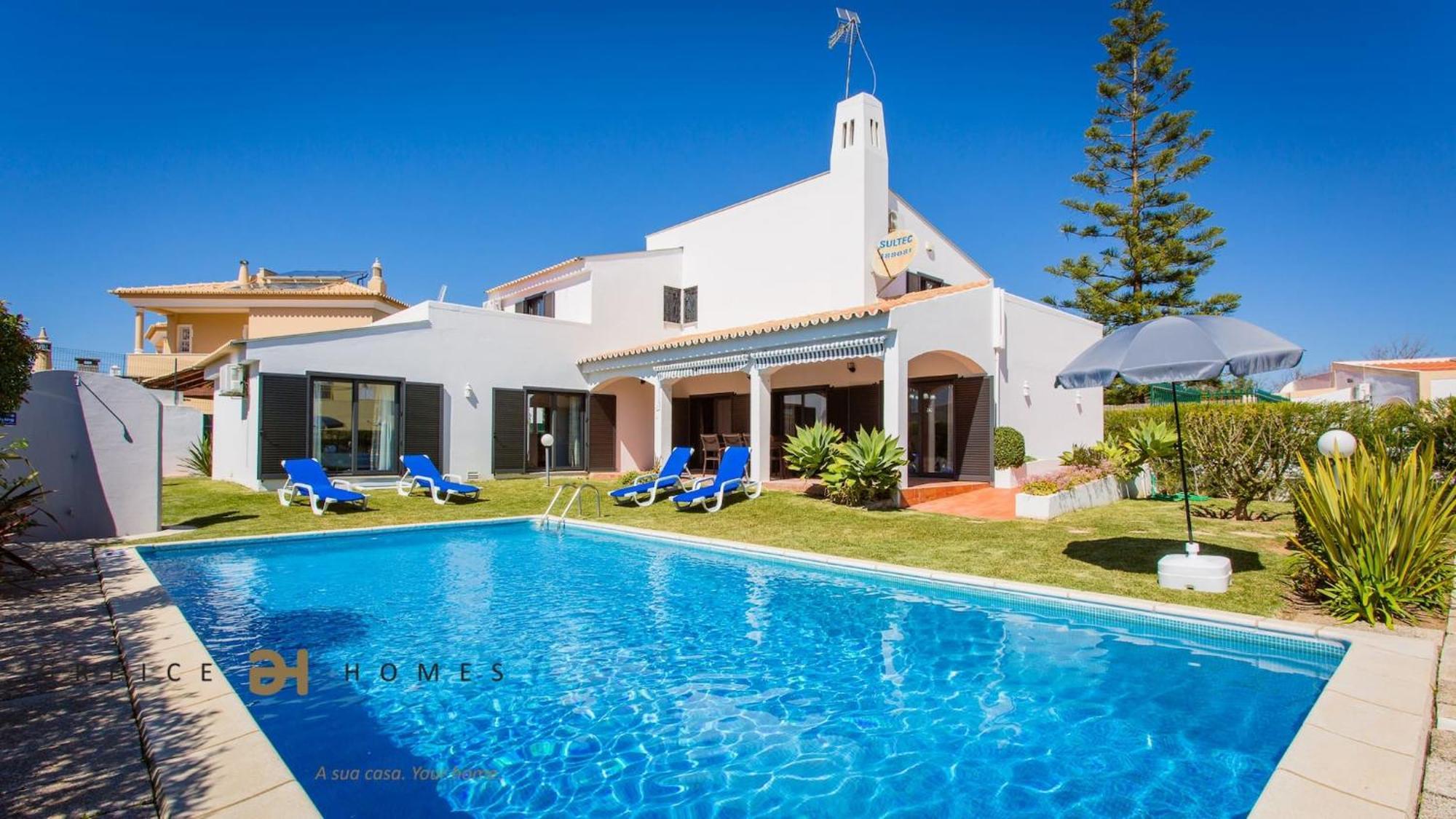 Greice Homes-650 Meters From The Beach, 4 Bedrooms For Holidays In Vilamoura-quarteira *