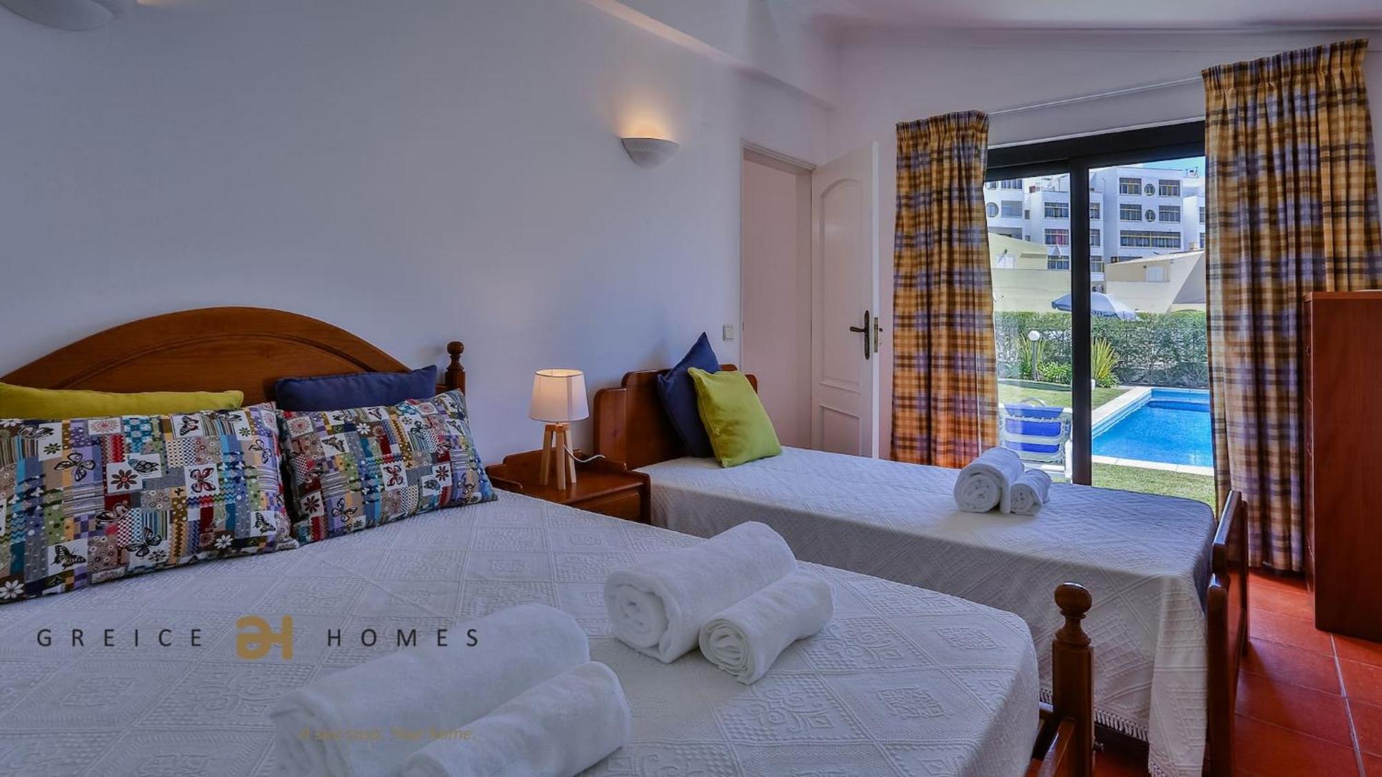 Greice Homes-650 Meters From The Beach, 4 Bedrooms For Holidays In Vilamoura-quarteira * Quarteira