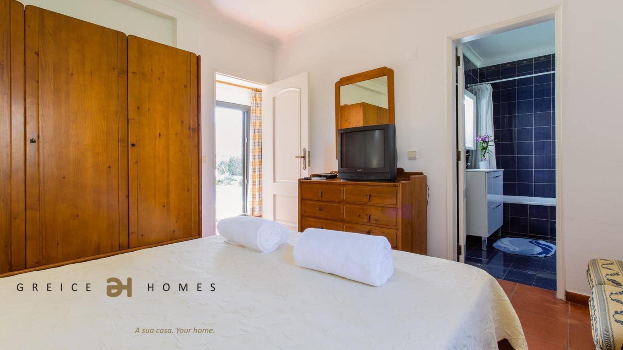 Greice Homes-650 Meters From The Beach, 4 Bedrooms For Holidays In Vilamoura-quarteira Holiday home *