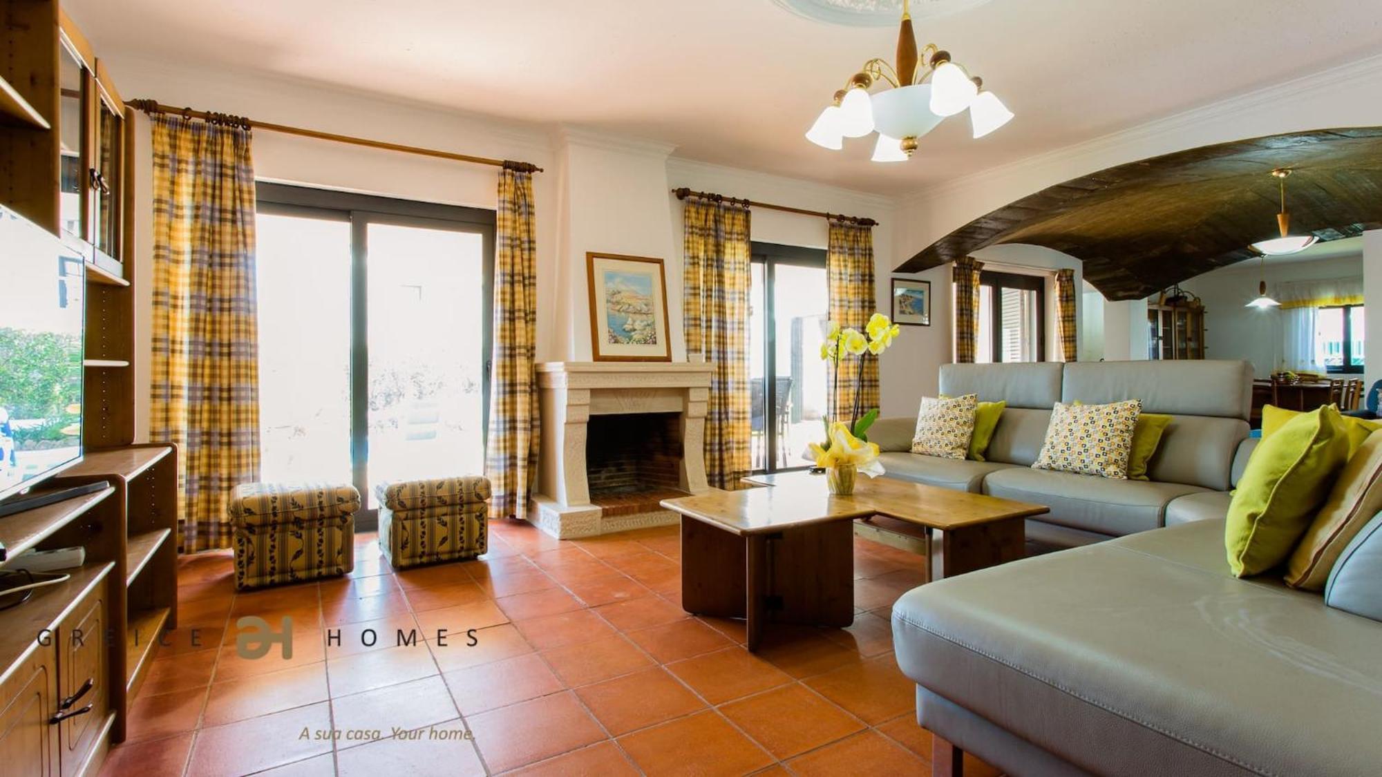 Greice Homes-650 Meters From The Beach, 4 Bedrooms For Holidays In Vilamoura-quarteira Holiday home Quarteira