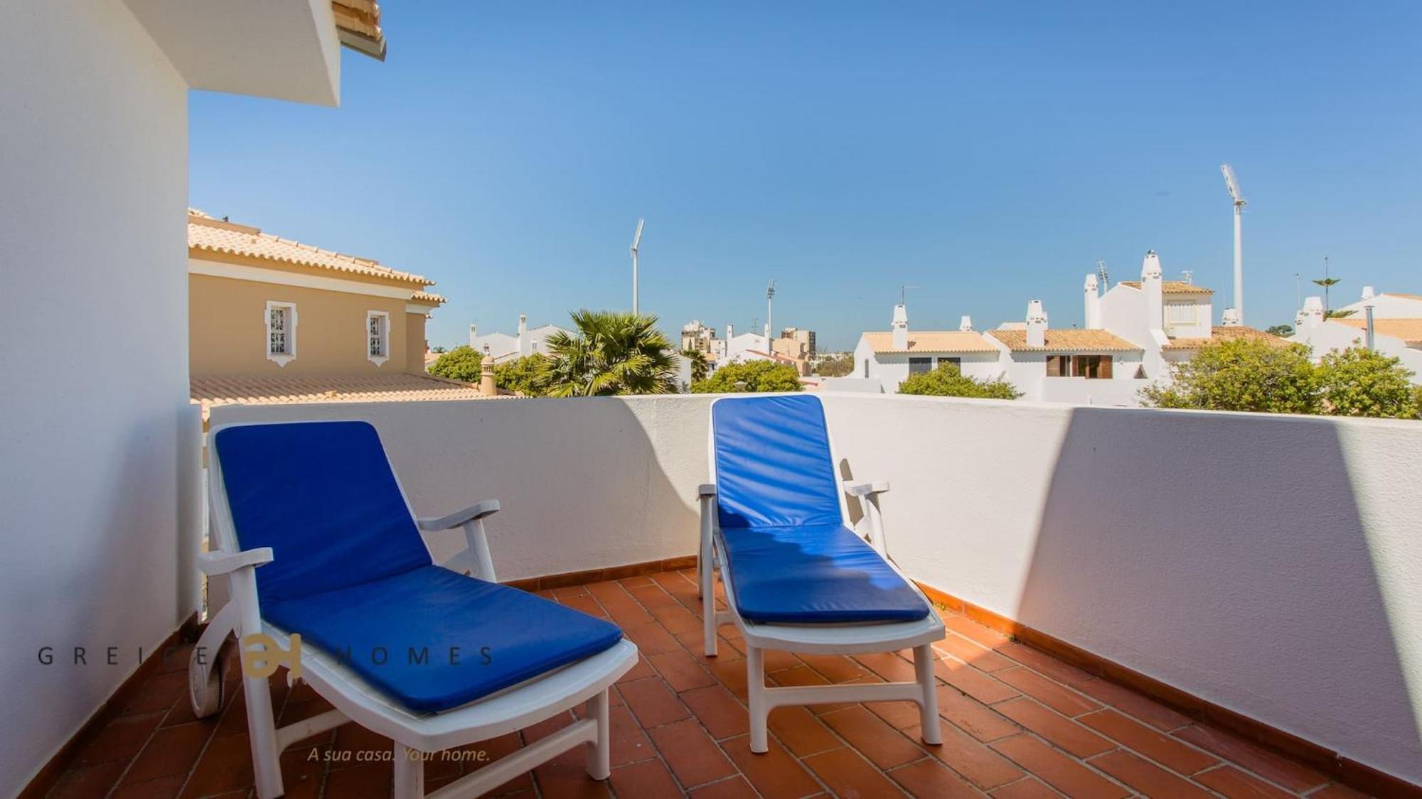 Greice Homes-650 Meters From The Beach, 4 Bedrooms For Holidays In Vilamoura-quarteira Holiday home